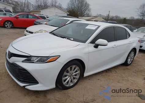 2019 Toyota Camry Le z USA, uszkodzony, nr VIN 4T1B11HK1KU807183